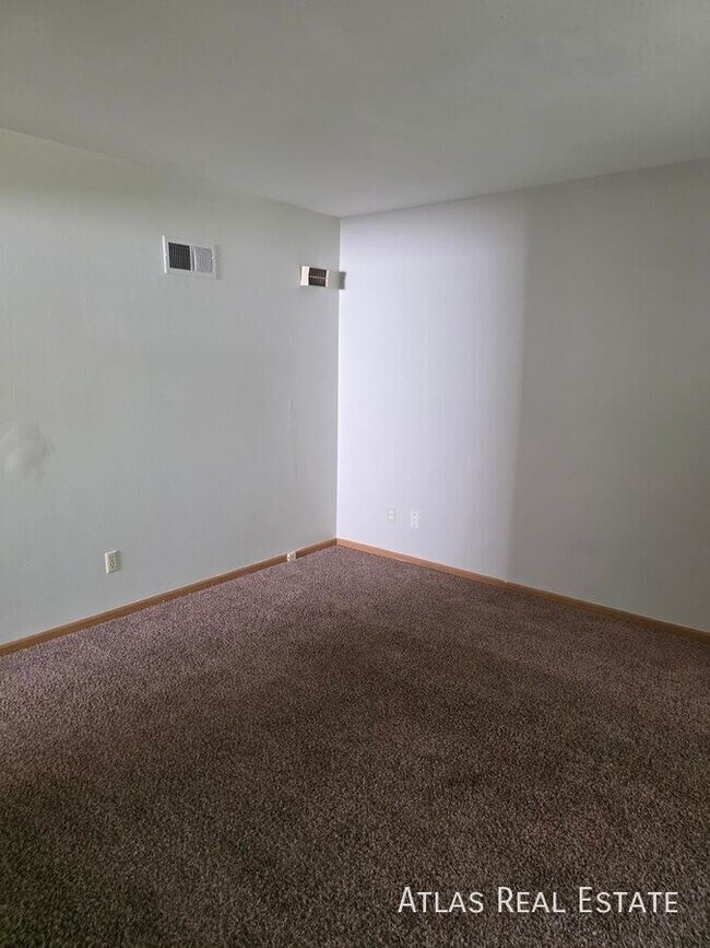 Building Photo - 8424 Travis Ln