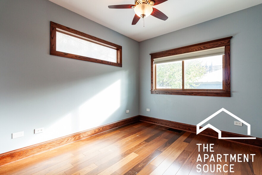 Building Photo - 1019 W Oakdale Ave