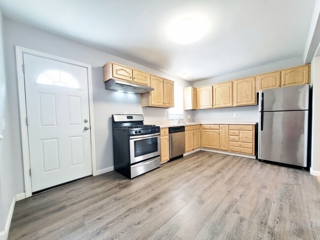 Building Photo - 3 Bed - 1 Bath Cape Cod for Rent in Euclid