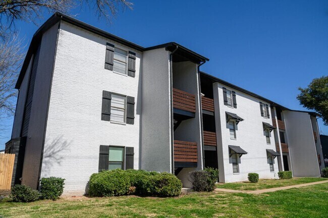 Building Photo - 2545 Thomason Cir