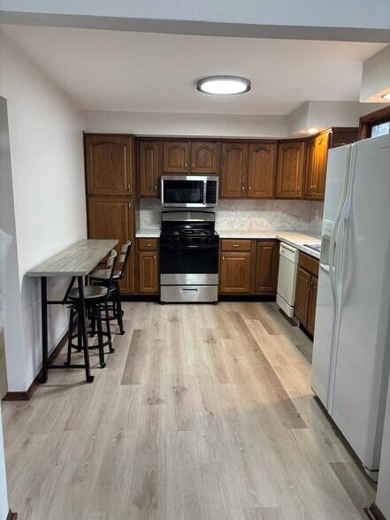 Kitchen - 209 Fern Ave
