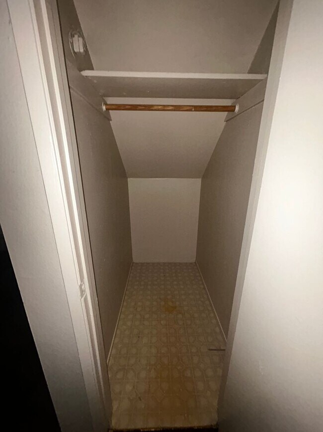 Building Photo - 333 Poplar St