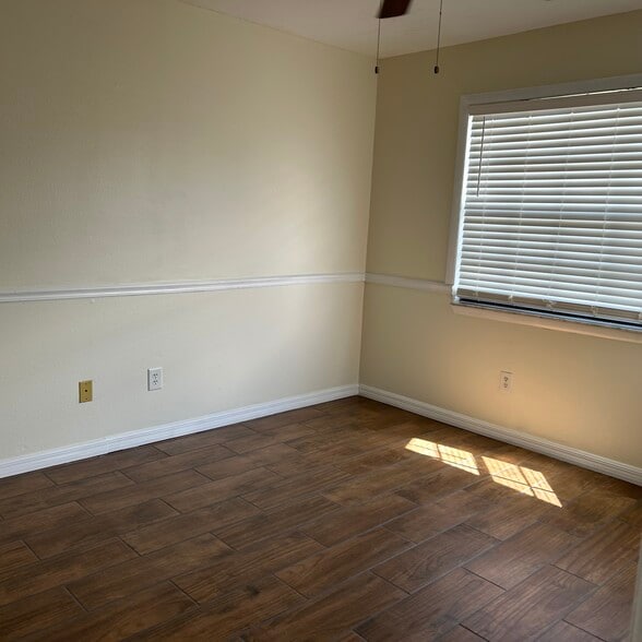 Building Photo - 12702 Raeburn Way