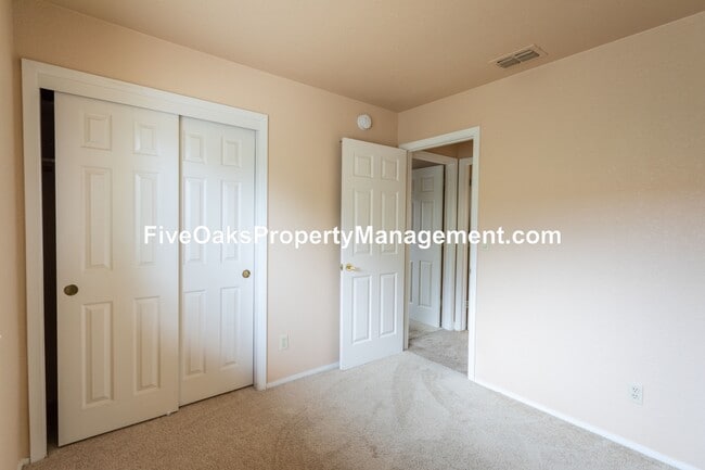 Building Photo - 103 Surbaugh Square