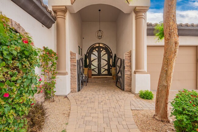 Building Photo - Beautiful 6-bedroom basement home