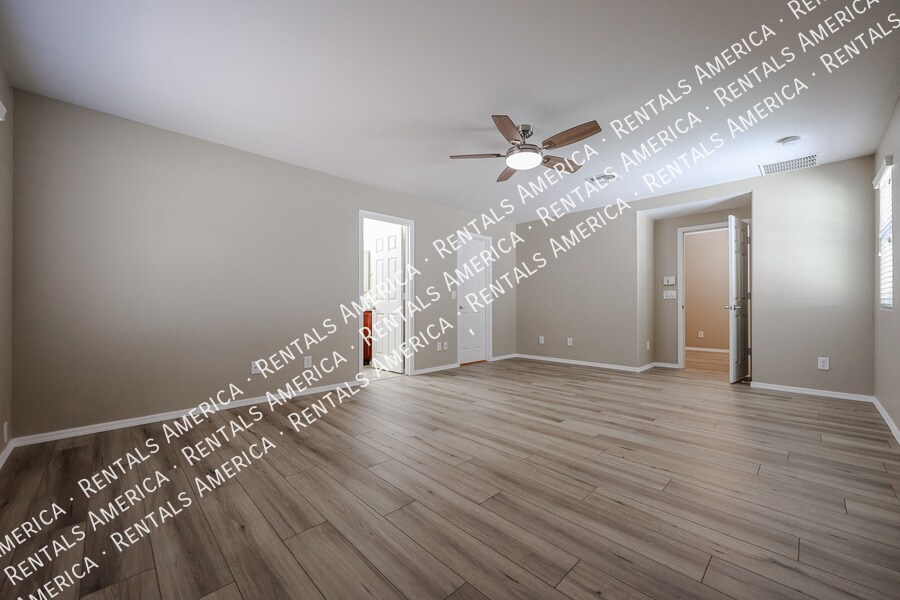 Building Photo - 2472 E Boston St