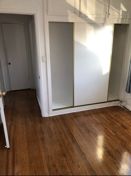 Building Photo - 875 N Hoover St