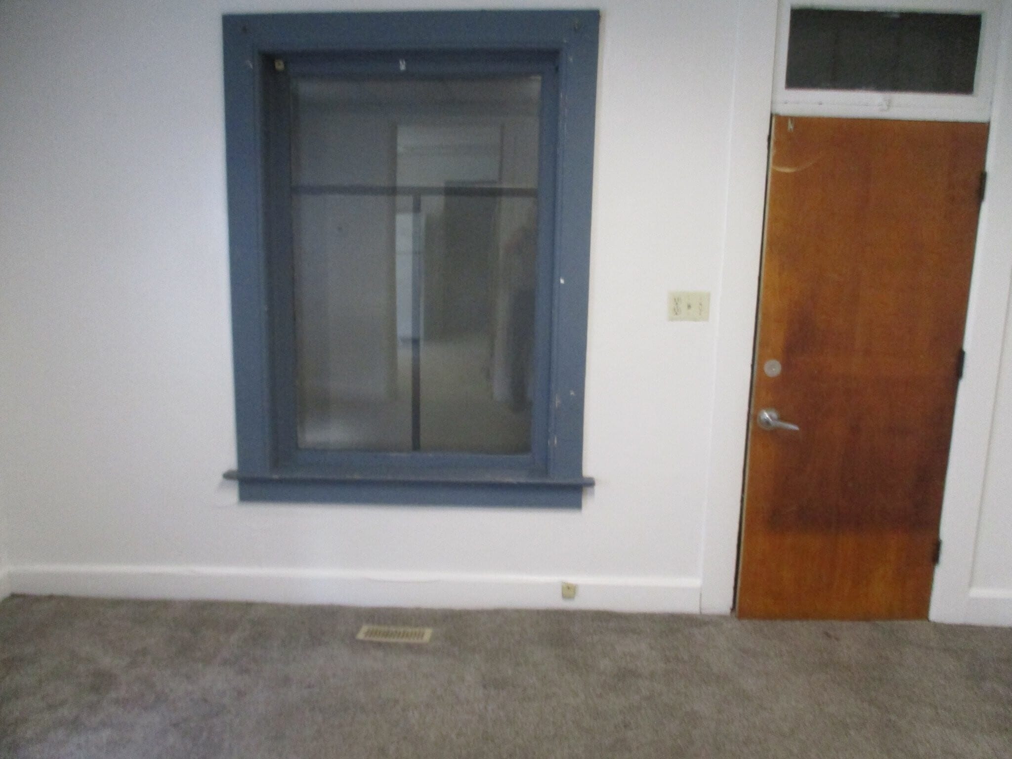Building Photo - 922 Cameron Ave