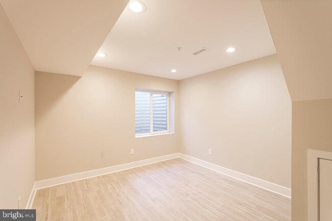 Building Photo - 603 Emily St