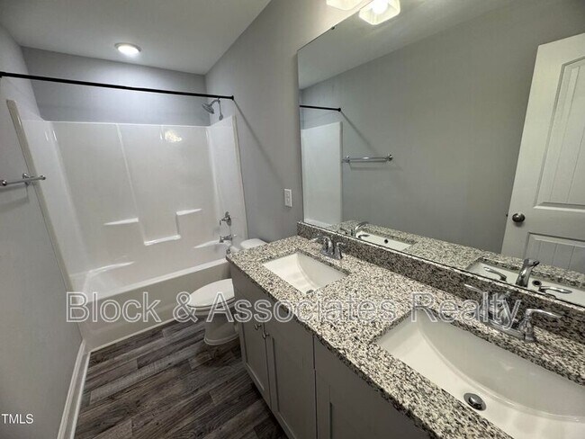 Building Photo - 52 Shining Pearl Ct