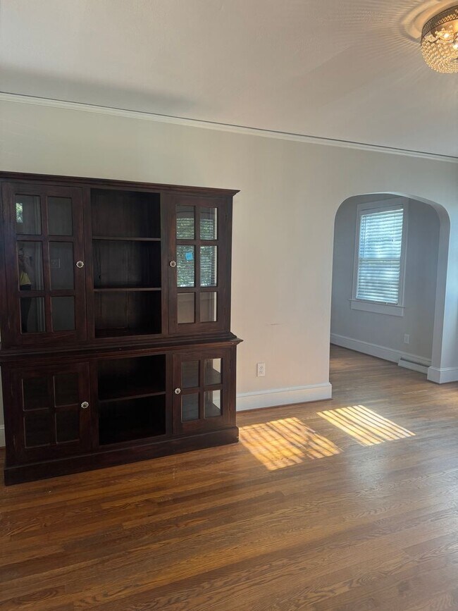 Building Photo - Fantastic Location & Price......More pictu...