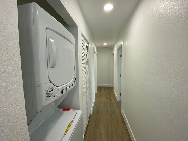 Building Photo - 4410 Highland Ave