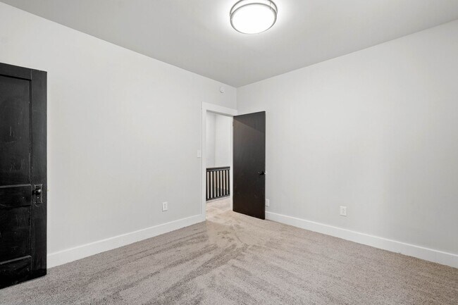 Building Photo - Gorgeous 4 bedroom home in Carrick available May 1!