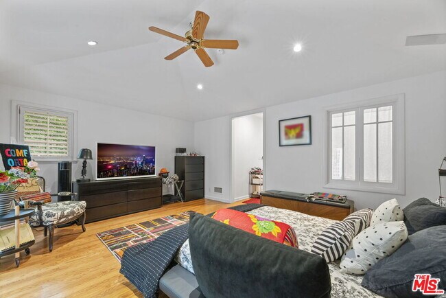 Building Photo - 354 14th St