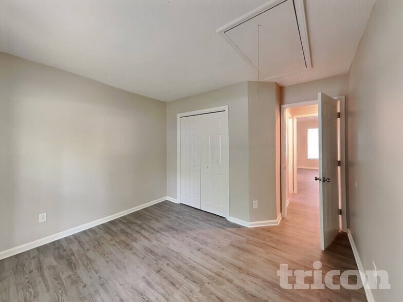 Building Photo - 3617 Rosedown Dr