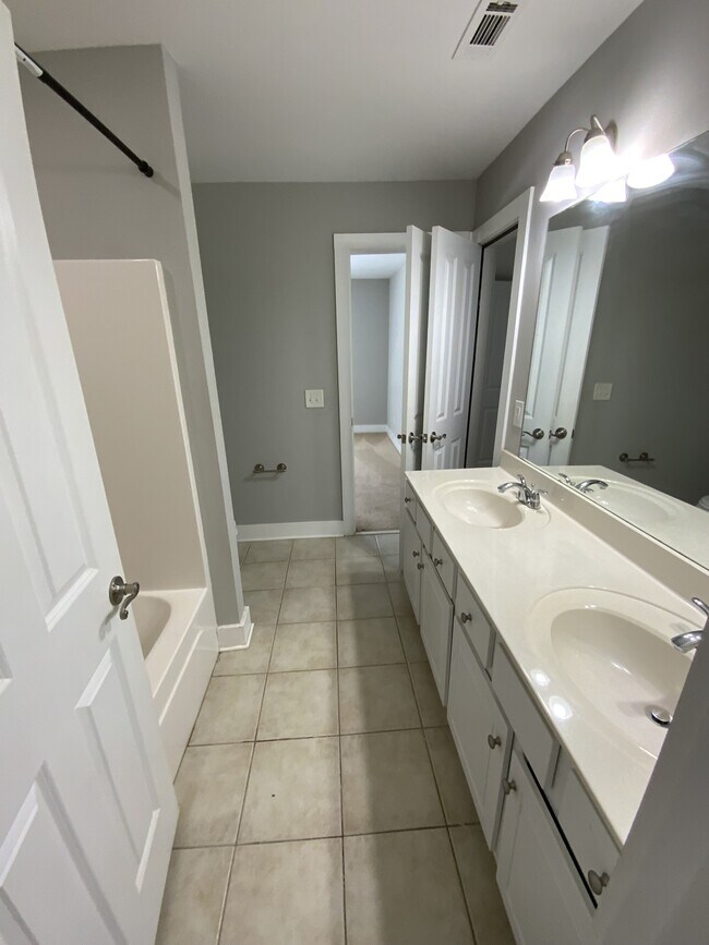 Building Photo - 1641 Carriage Ridge Dr