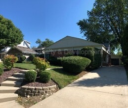 Building Photo - 829 S Monroe St