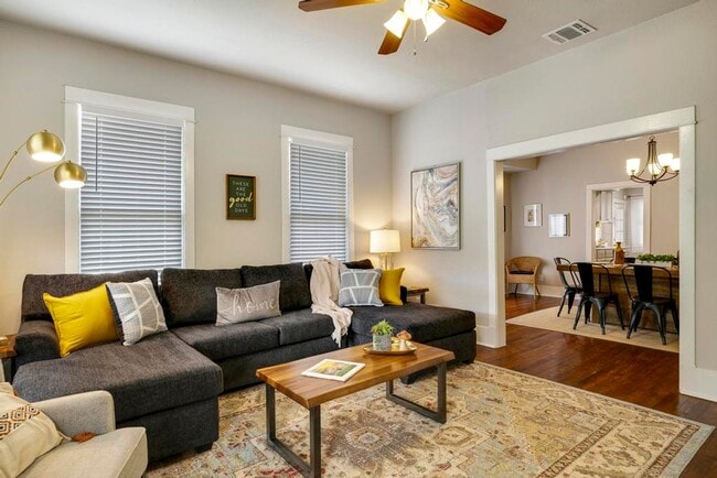 Building Photo - Fully Furnished 3 bedroom 2 bath  for 2 weeks or a Month stay