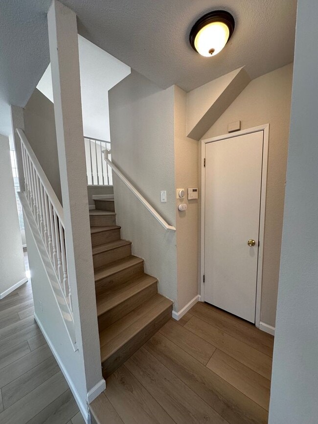 Building Photo - Beautiful 3 Bedroom, 2.5 Bath Antioch Home