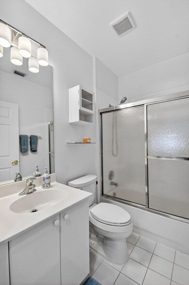 Building Photo - 7910 Laina Ln