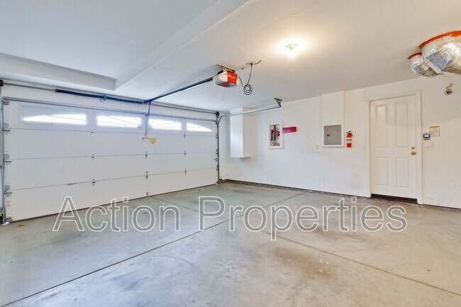 Building Photo - 857 Markham Terrace