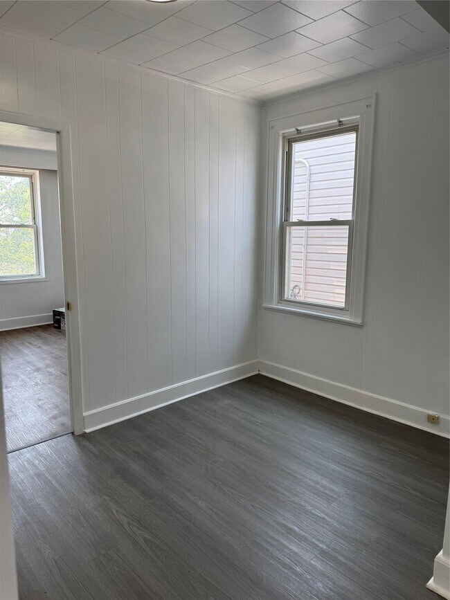 Building Photo - 77-37 66th Dr