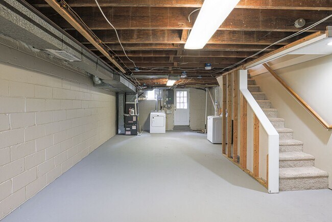 Building Photo - 1113 N Marlyn Ave