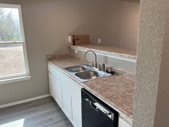 Building Photo - 222 W 8th St