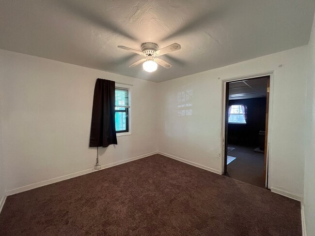 Building Photo - Charming 2 Bedroom 1 Bathroom Home In The South San Pedro Neighborhood!