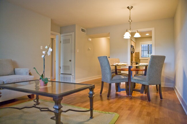 Living - 3815 Guadalupe St