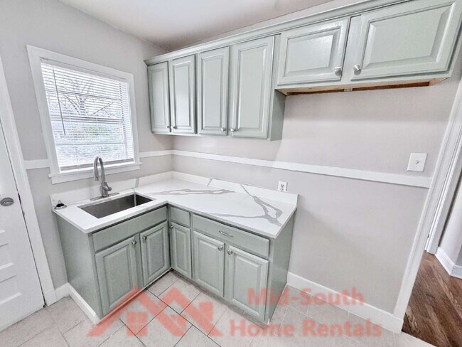 Building Photo - 1156 Brower St