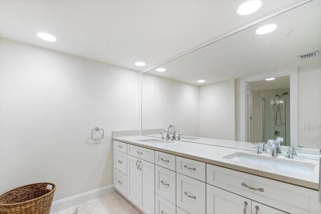 Building Photo - 3610 S Ocean Blvd