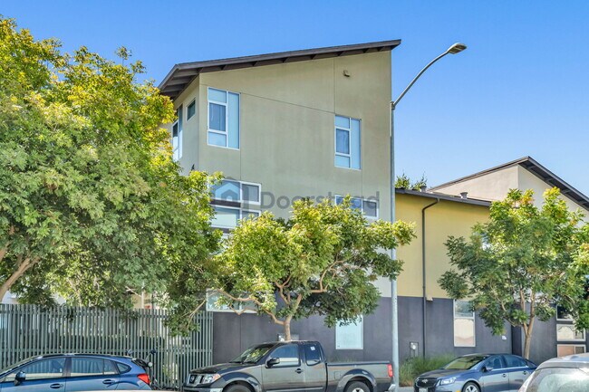 Building Photo - 6 South Ct