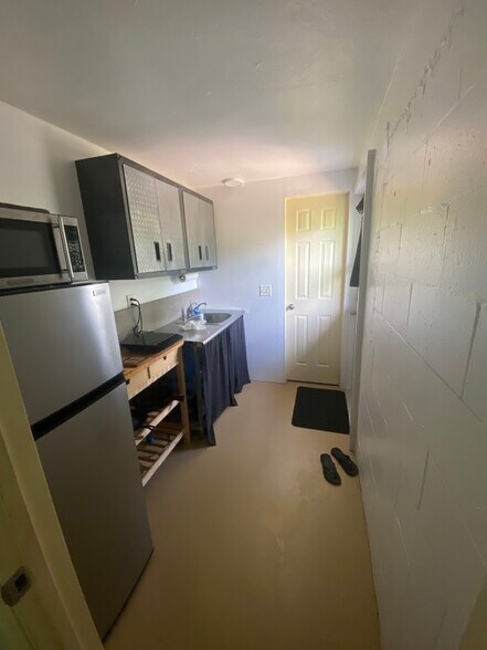 Kitchen - 5344 Caldwell St
