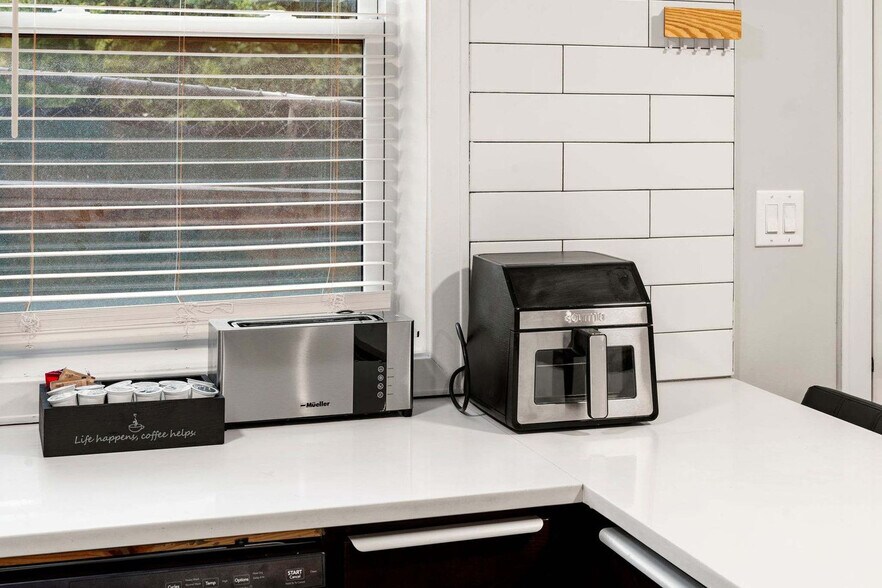 Building Photo - 2207 W 18th St