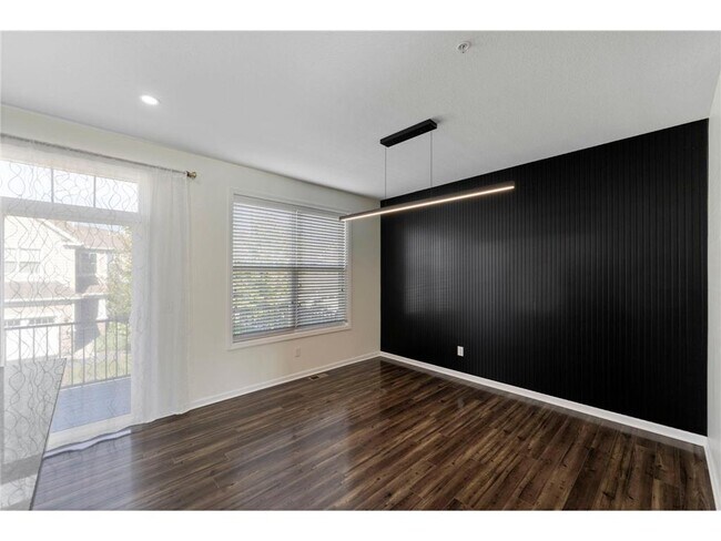 Building Photo - 8085 Central Park Way