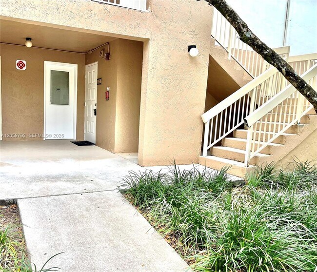 Building Photo - 9755 Westview Dr