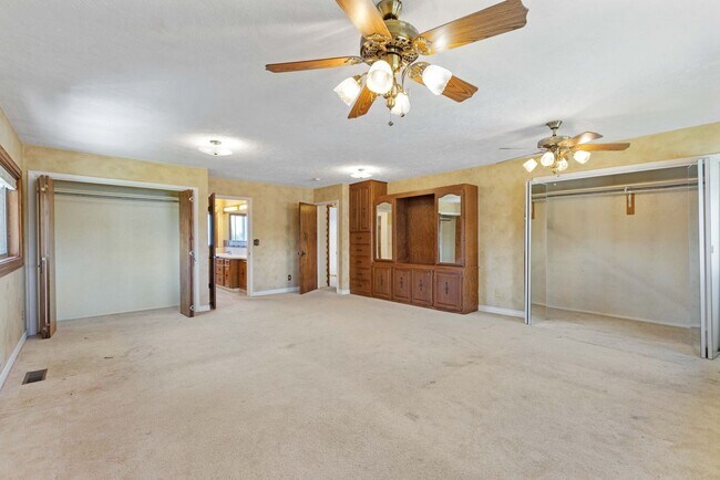 Building Photo - 4 BED 2.5 BATH HOME IN REXBURG