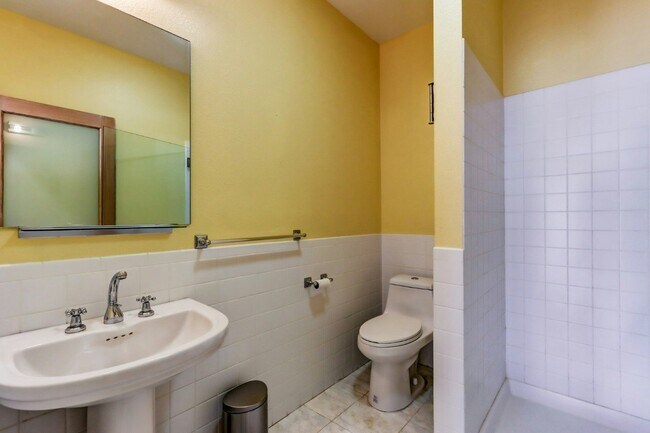 Building Photo - 725 Tehama St