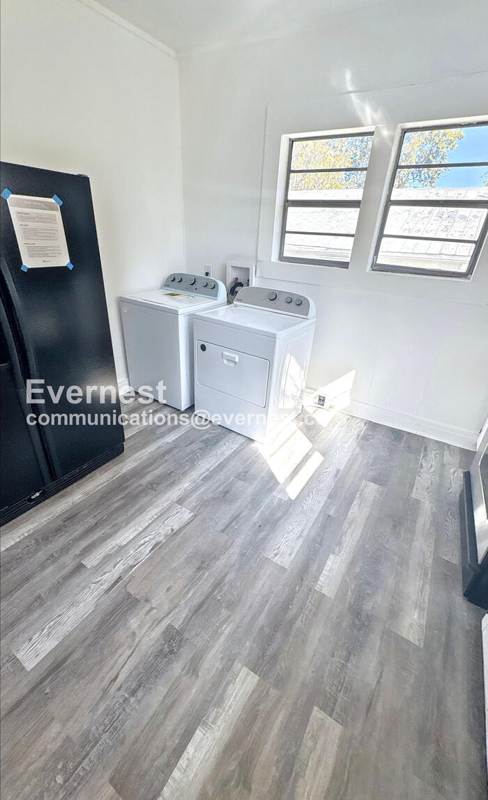 Building Photo - 417 62nd St