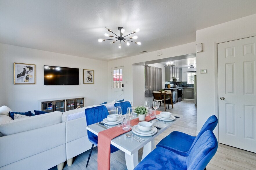 Building Photo - 1281 Flora Ave