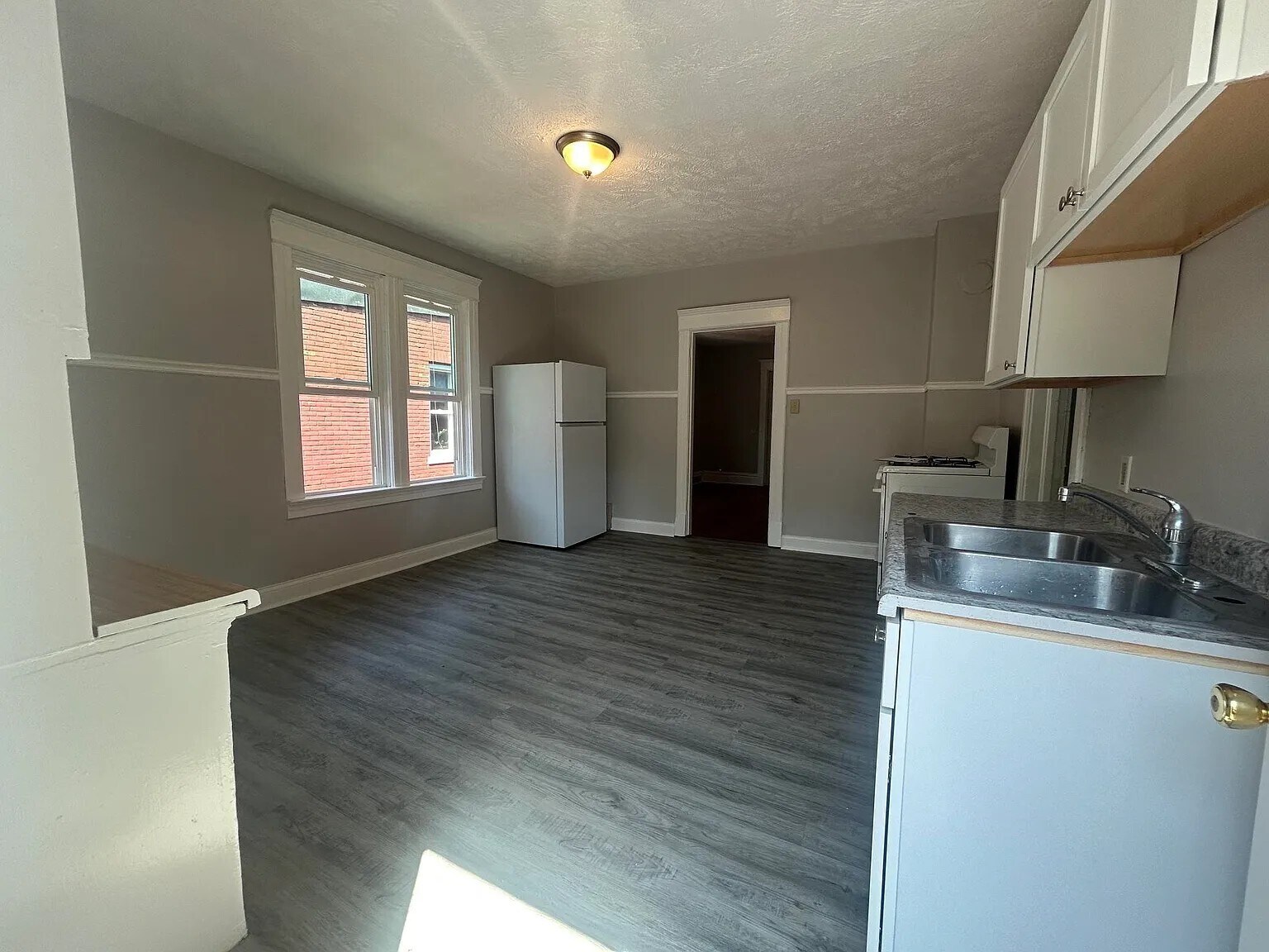Kitchen - 1421 Charles St