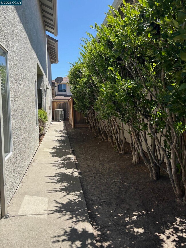 Building Photo - 1029 Lakeridge Pl