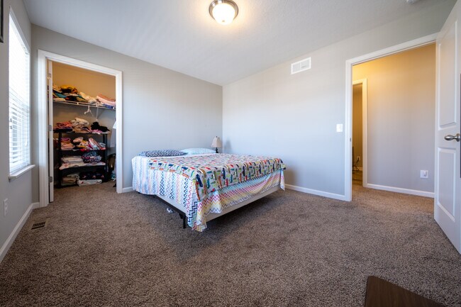 Building Photo - 15430 Eagle Creek Way