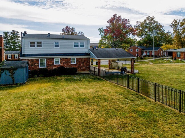 Building Photo - BEAUTIFUL CAPE COD IN BLUEGRASS ESTATES