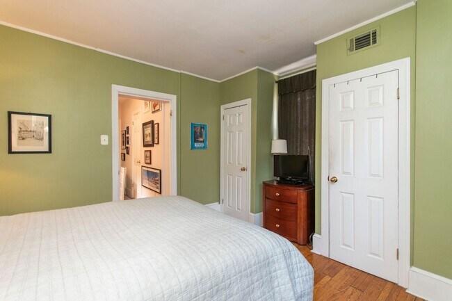 Building Photo - 1823 Pine St