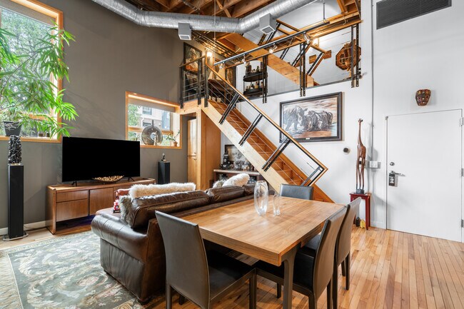 Building Photo - 2715 Blake St