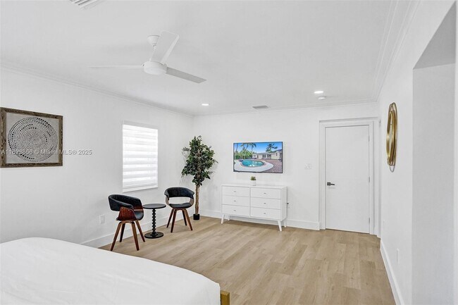 Building Photo - 725 Harrison St