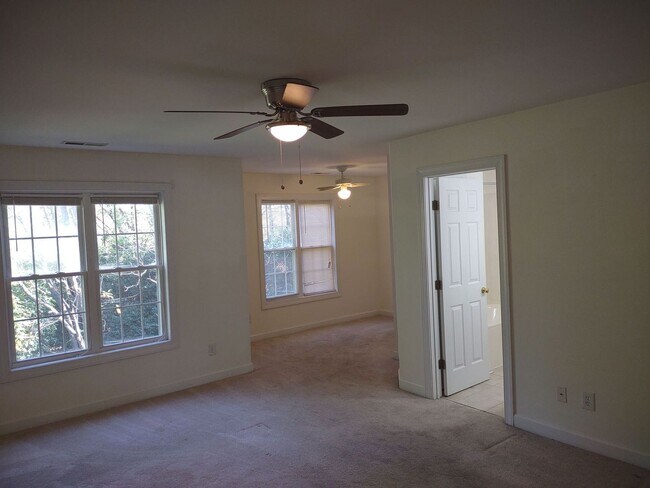 Building Photo - Lovely 2 Bedroom House | Great Location!