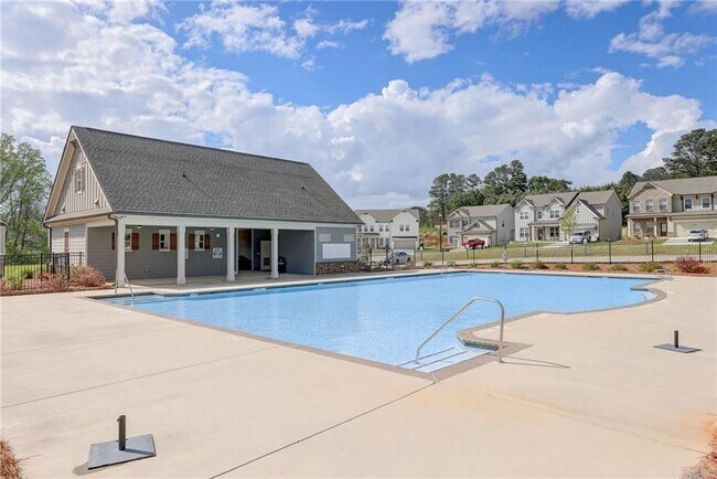 Building Photo - 4675 Silver Oak Dr SW